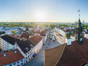 Drooniga Tartu kohal – interaktiivne ringvaade ja panoraamfoto Tartu raekoja tagant