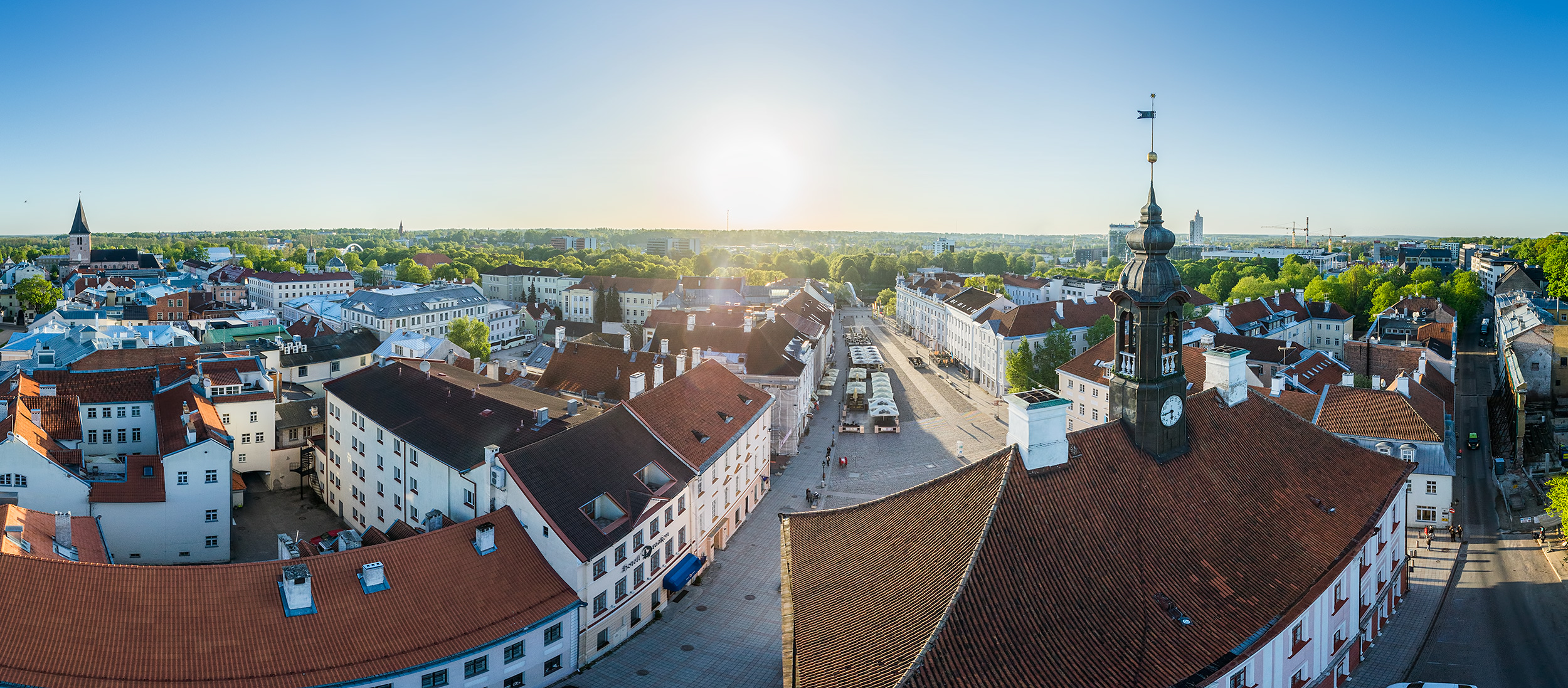 Drooniga Tartu kohal – interaktiivne ringvaade ja panoraamfoto Tartu raekoja tagant