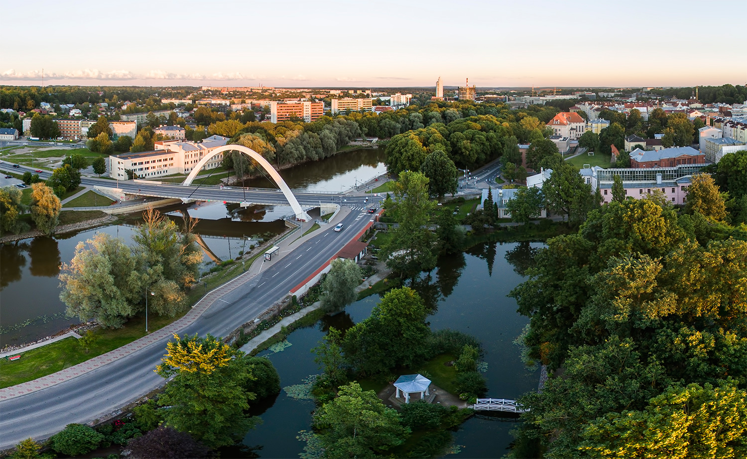 Vaade Tartu linnale botaanikaaia kohalt